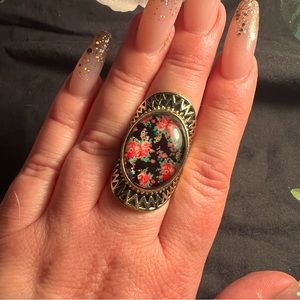 Gorgeous shield fashion ring
